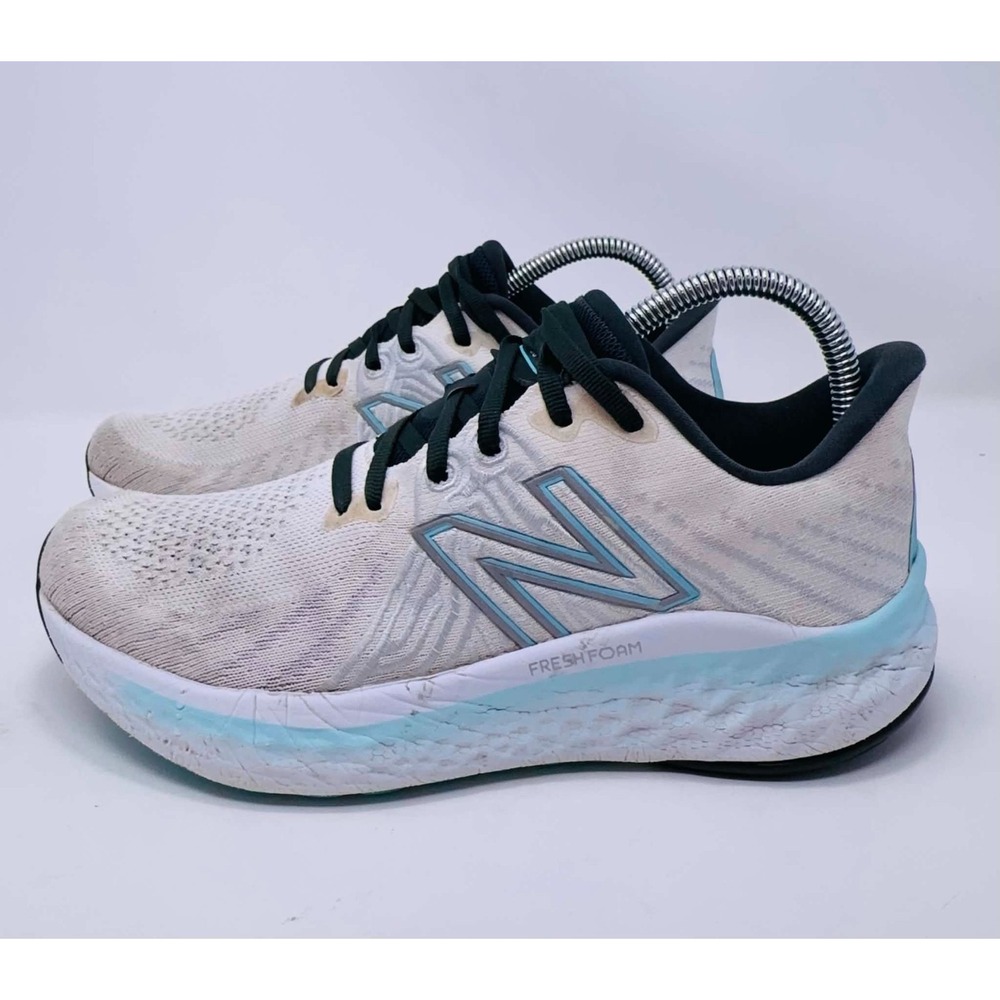 New Balance Fresh Foam X Vongo v5 Womens 8 White Bleach Blue WVNGOCW5 Lifestyle